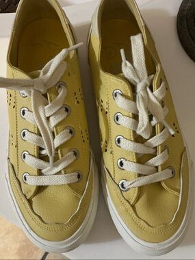 BlowFish Yellow with White Sole Sneakers - Size 9